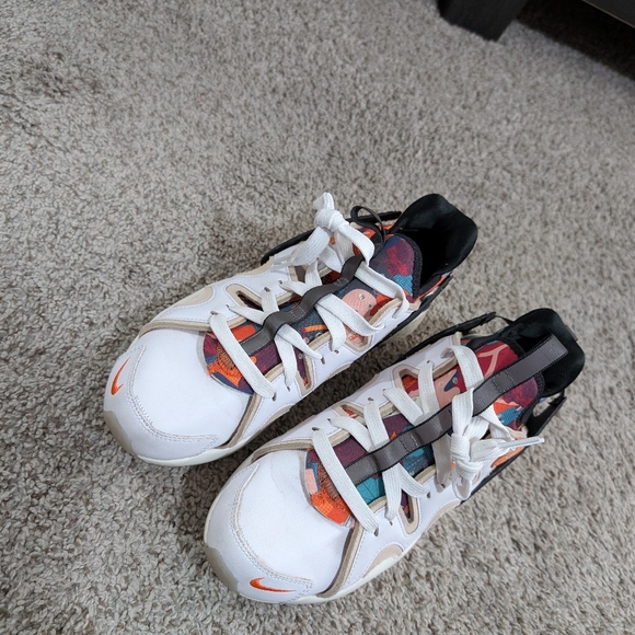 Nike White and Black Athletic Shoes with Chunky Sole Size 9 - Picture 3 of 7